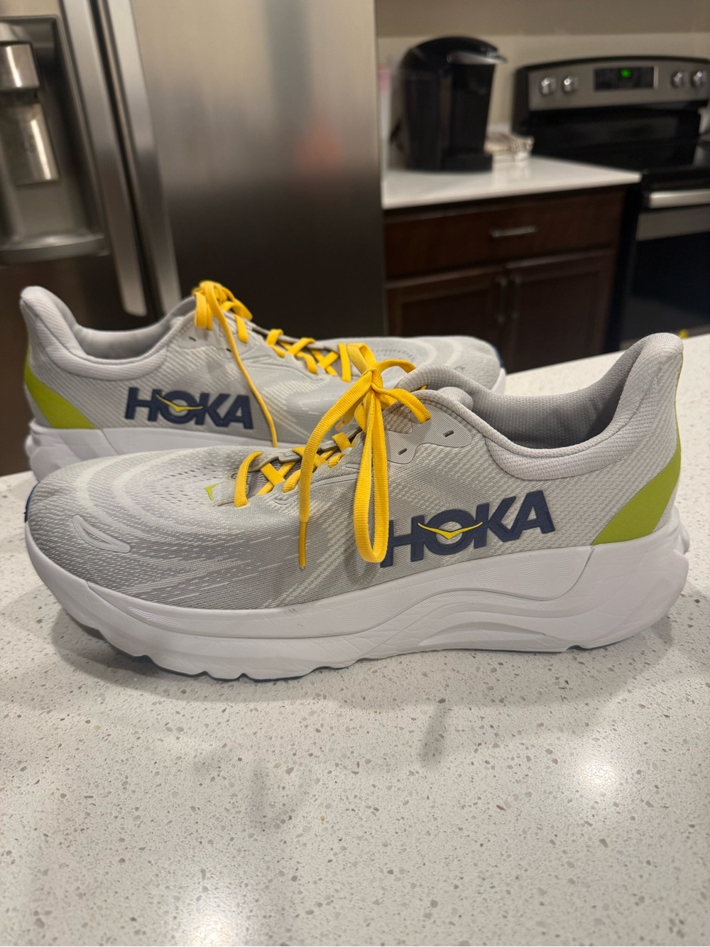 HOKA Arahi 8 Mens Size 15 Gray Yellow Running Walking Shoes Sneakers 1168690